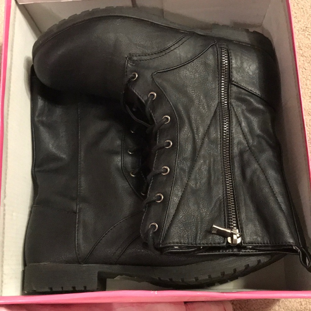 Combat boots